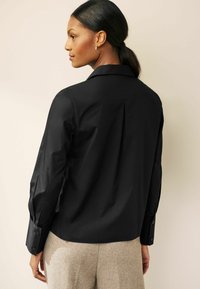 Next REGULAR FIT - Skjortebluser - black