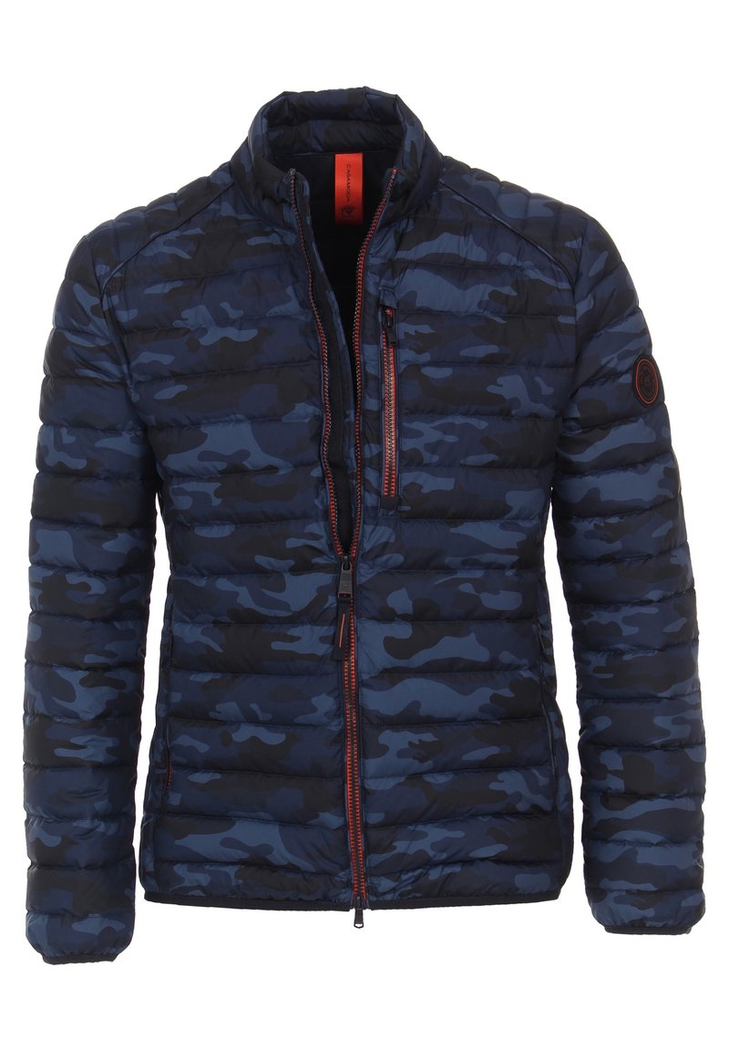 Herrjacka i kviltat material med blå och svart camouflage-mönster, framfoder med dragkedja, bröstficka med dragkedja och uppstående krage.