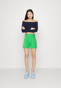 JDY JDYGEGGOS - Šorti - kelly green/black