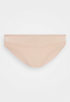 Beige damesondergoed met een gladde, naadloze uitstraling, gemaakt van zachte stof en een minimale tailleband. Klassieke snit, zonder zichtbare patronen.