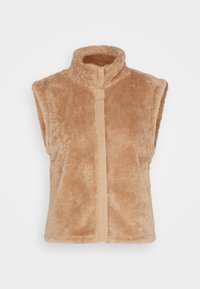 Tossig tan ärmlös väst med hög krage och dragkedja framtill, som har en mjuk textur och subtil kontrasterande kantning fram.