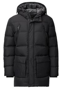Chaqueta acolchada negra con capucha, bolsillos en el pecho con cremallera, dos grandes bolsillos frontales y una textura suave y brillante.