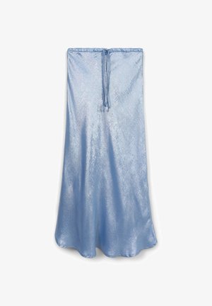 Helle blaue Satin-Rock mit glatter Textur, versehen mit einem Kordelzugverschluss an der Taille und einem ausgestellten Saum. Glänzende, reflektierende Oberfläche.