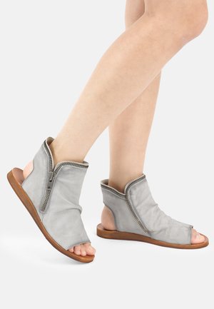 Felmini CAROLINA - Schaftsandale - grigio