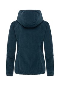 Mørkeblå hættetrøje med blødt, tekstureret stof. Har elastiske manchetter og en tætsiddende silhuet med sømdetaljer langs siderne.