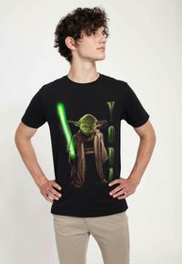 Star Wars STAR WARS: HIGH REPUBLIC YODA HERO SHOT UNISEX - Camiseta estampada - black