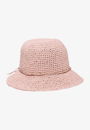 Chapeau de soleil tressé rose clair avec large bord et fine bande torsadée ornée de petites perles dorées autour de la base de la calotte.