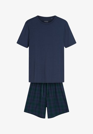 Granatowa bawełniana koszulka z krótkimi rękawami oraz szorty w kratę w ciemnozielonym i granatowym kolorze, z elastycznym pasem i sznurkiem.