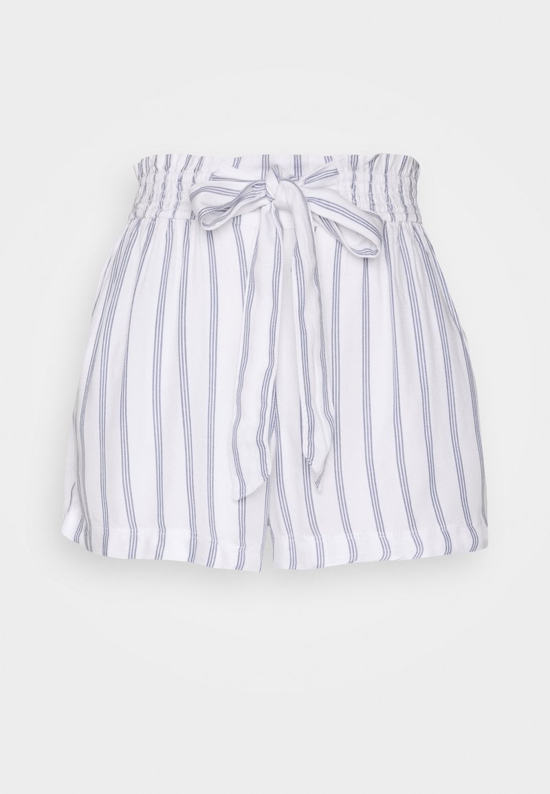 Witte shorts met blauwe verticale strepen, elastische tailleband en strikdetail aan de voorkant. Zachte stof en een relaxte pasvorm.