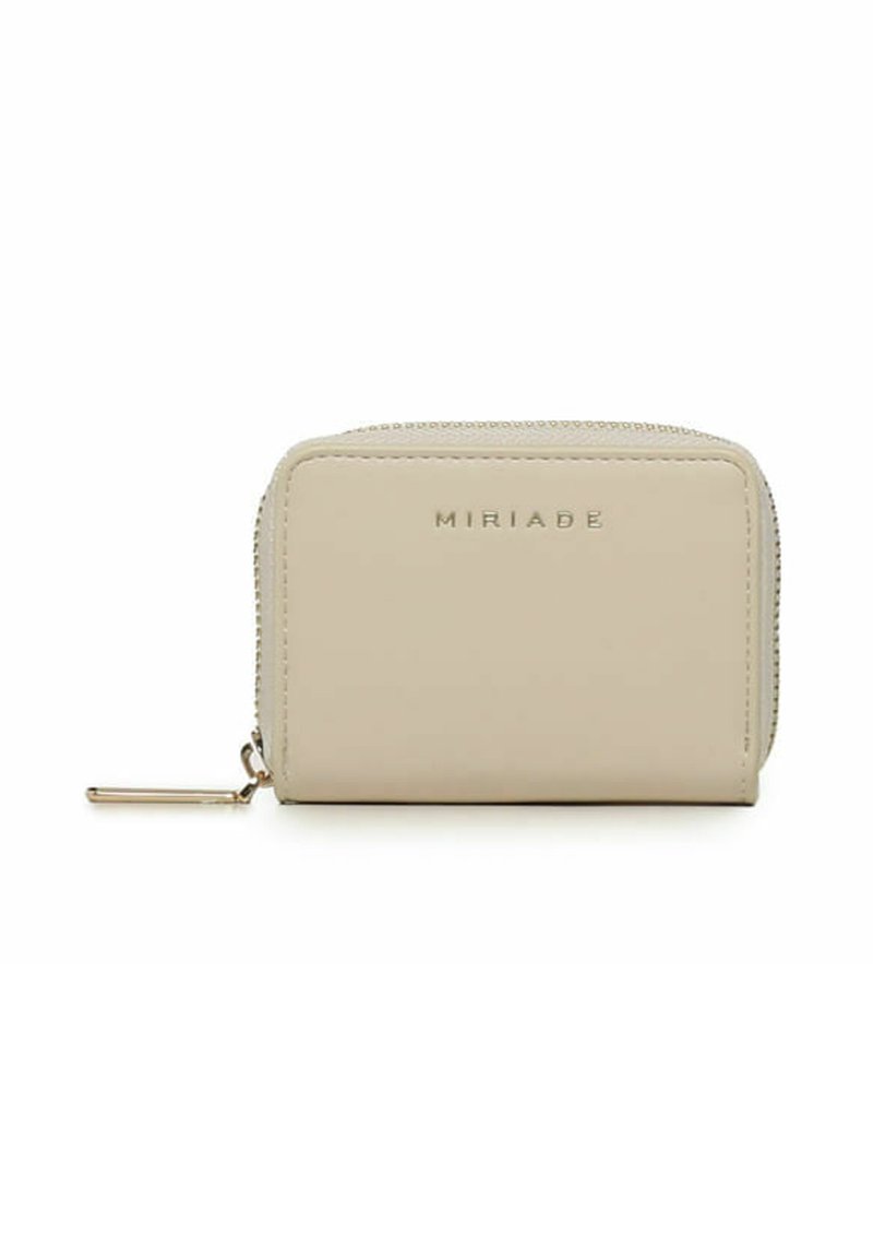 Portafoglio in pelle beige con chiusura a zip e accessori in metallo. Presenta il nome del marchio "MIRIADA" impresso sul davanti. Forma rettangolare compatta.