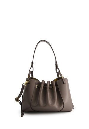Bruine leren handtas met structuur, met trekkoordsluiting, geplooid ontwerp, dubbele korte handvatten en een verstelbare schouderriem.