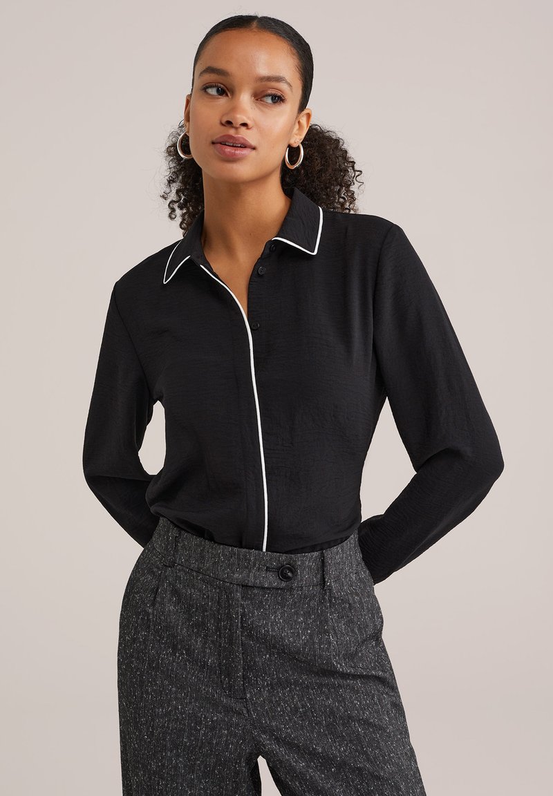 WE Fashion Užsagstoma palaidinė - black