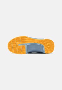 Nike Performance METCON 9 FLYEASE - Scarpe da allenamento - football grey/sundial/light armory blue/ashen slate/light carbon
