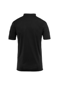 Sort polo-shirt lavet af blødt stof, med korte ærmer, en klassisk krave og et enkelt design uden yderligere mønstre eller accenter.