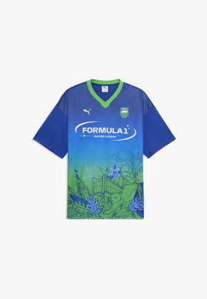 Niebiesko-zielona koszulka Formula 1 Racing League z logo Puma, herbem zespołu oraz szczegółowymi ilustracjami kwiatów i krajobrazu miejskiego na dolnej połowie.