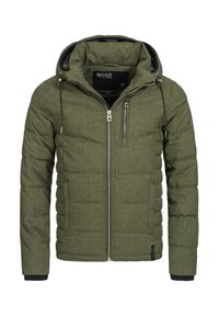Groene gewatteerde jas met capuchon, ritssluiting aan de voorkant en twee zijzakken. Kenmerkt zich door een gestructureerde stof met een slanke afwerking en contrasterende zwarte accenten.