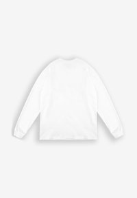 Biała koszulka z długim rękawem wykonana z bawełny, z okrągłym dekoltem, luźnym krojem i prążkowanymi mankietami. Gładkie plecy, bez widocznych grafik ani logo.