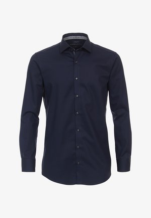 Marineblauw overhemd met lange mouwen van soepele stof, met een knopenlijst aan de voorkant, contrasterende gestreepte binnenkraag en een traditionele manchetstijl.