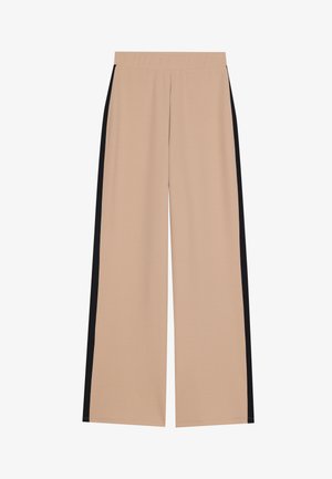 Beige vidde bukser med glatt tekstur, med svarte sidestriper. Livbeltest er elastisk for komfort og enkel bruk.