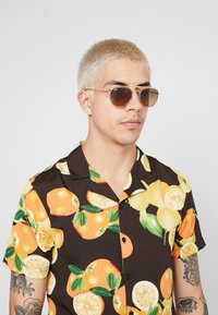 Ray-Ban THE MARSHAL UNISEX - Óculos de sol - gold-coloured/brown