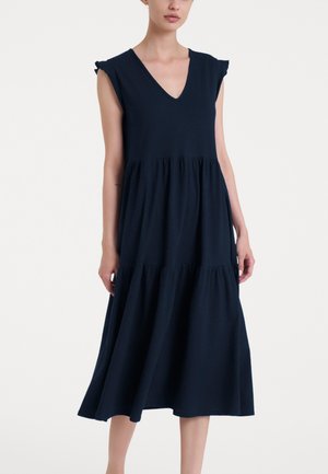Abito blu navy, al ginocchio, con scollatura a V, maniche corte con volant e gonna a più strati. Realizzato in tessuto morbido e leggero.