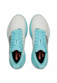 Leichte Laufschuhe mit einem weißen Mesh-Obermaterial und aqua-blauen Akzenten. Zu den Merkmalen gehören flache Schnürsenkel und eine schwarze Einlegesohle mit Logo.