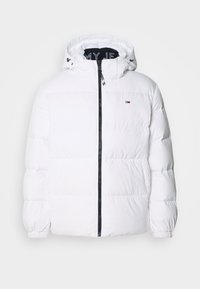 Veste matelassée blanche avec capuche, fermeture éclair noire, poignets élastiques, et petit logo Tommy Hilfiger sur la poitrine.