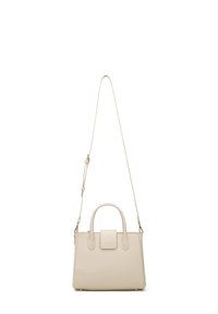 Borsa a mano in pelle beige con doppio manico superiore, tracolla staccabile e tasca a patta sul davanti. Superficie testurizzata con dettagli dorati.