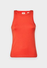 Top de tirantes rojo con cuello redondo, diseño sin mangas y silueta ajustada. El material parece liso y elástico.
