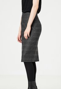 HALLHUBER Pennkjol - mottled dark grey