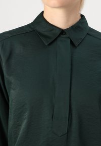 Selected Femme SLFJEAN - Bluza z gumbi - scarab
