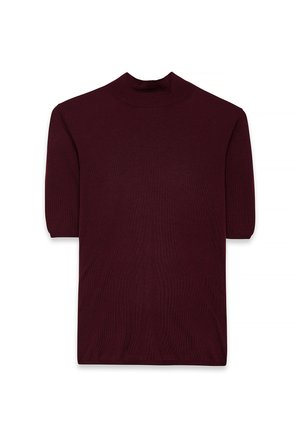 Pull à col roulé bordeaux à manches courtes en texture douce et côtelée, avec un design ajusté et un matériau légèrement extensible.