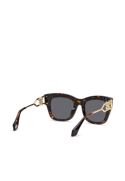 Lunettes de soleil écaille avec des verres carrés foncés et des ornements décoratifs dorés sur les branches.
