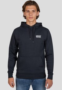 Sudadera azul marino hecha de mezcla de algodón. Presenta cordones ajustables, bolsillo frontal y logotipo blanco "WRONG FRIENDS" en el pecho.