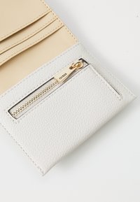 Guess LAUREL PETITE TRIFOLD - Wallet - ivory