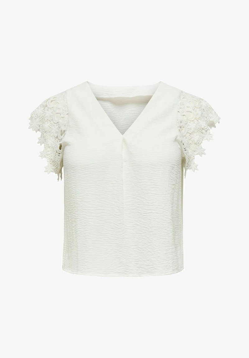 Bela teksturirana ženska bluza z V-izrezom in kratkimi čipkastimi rokavi z vzorci cvetja in valovitim robom.