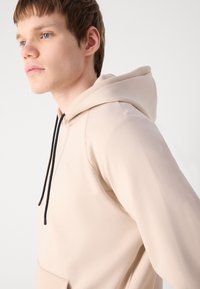 Thumbnail Image 7
