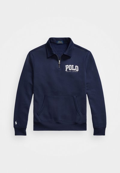 Marineblå sweatshirt med kvart-lynlås, der har en frontlomme, hvid broderet "POLO RALPH LAUREN" logo og et lille logo på ærmet.