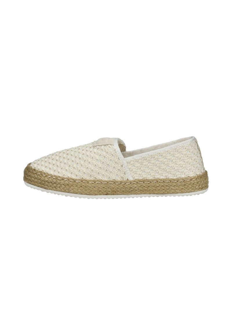 Espadrille trenzada en crema con suela de yute natural, con puntera redonda y laterales elásticos para un fácil calce.