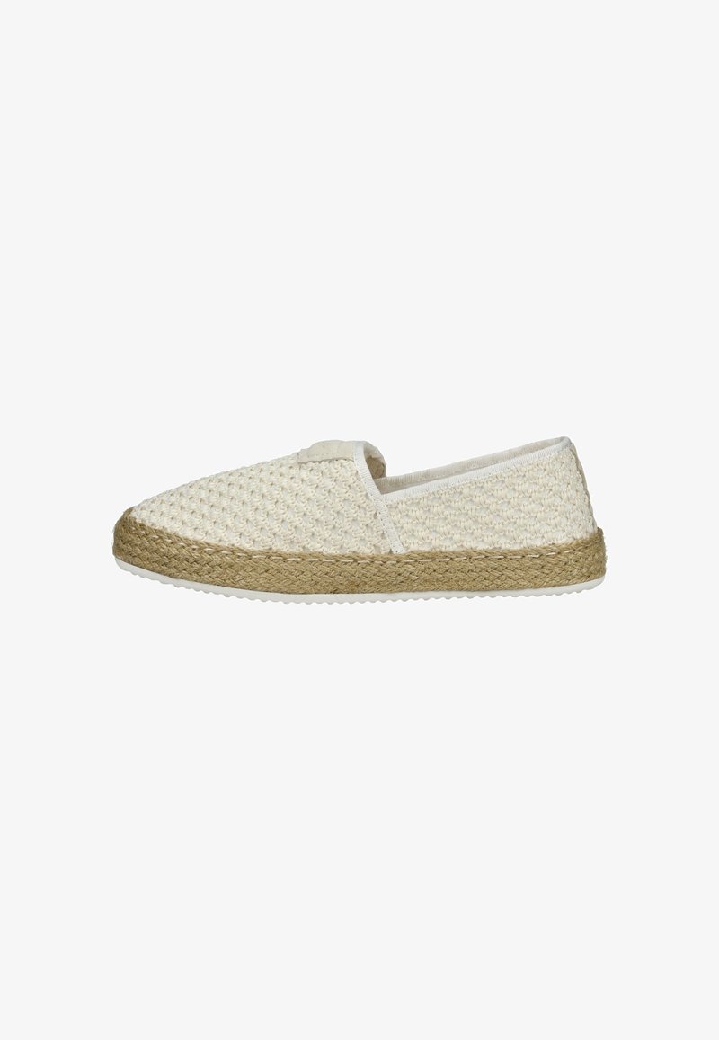 Espadrille trenzada en crema con suela de yute natural, con puntera redonda y laterales elásticos para un fácil calce.