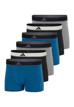 Seis pares de bóxers Adidas para hombre en azul, negro y gris, dispuestos en una fila escalonada con el logotipo visible en las cinturas.