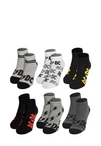 Tre paia di calzini: grigi con accenti neri e logo, bianchi con logo nero e neri con logo giallo. Composizione in misto cotone, altezza alla caviglia.