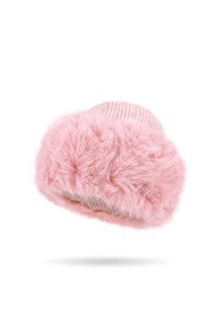 Cappello lavorato a maglia di colore rosa con una fascia in pelliccia sintetica soffice alla base, texture morbida, forma arrotondata e delicato motivo a coste sulla parte superiore.
