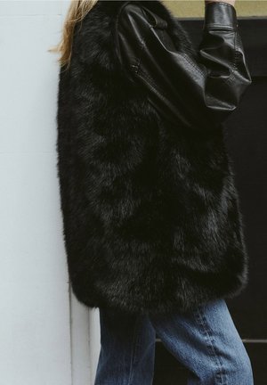 Next, Vesta - black