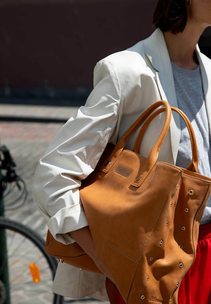 CLIO GOLDBRENNER Sac à main camel