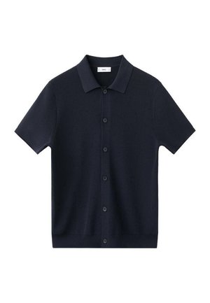 Kratka majica polo z modrimi rokavi, izdelana iz mehke pletene tkanine, z klasičnim ovratnikom, zapiranjem na gumbe in rebrasto teksturo.