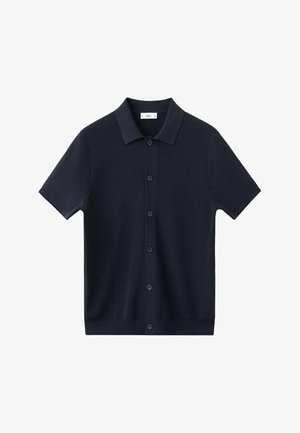 Kratka majica polo z modrimi rokavi, izdelana iz mehke pletene tkanine, z klasičnim ovratnikom, zapiranjem na gumbe in rebrasto teksturo.