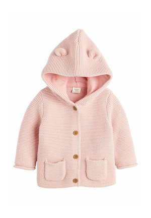 Cardigan bébé rose en tricot avec capuche, petites oreilles en tissu, poches avant et boutons en bois au centre.