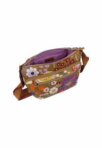 Borsa a spalla con motivo floreale in tessuto marrone e interno rosa. Presenta più scomparti con zip e una tracolla regolabile a righe.