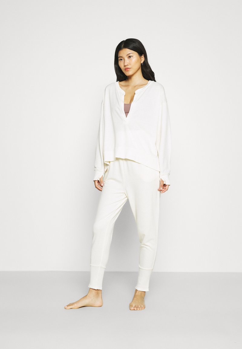 Free People COZY COOL GIRL LOUNGE Pyjamas ivory/offwhite Zalando.ie